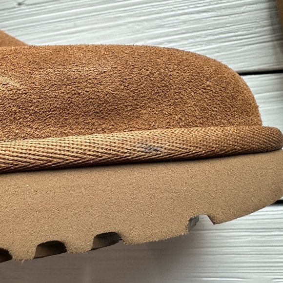 NWOB UGG Classic Short Zip size 10 - Picture 7 of 7